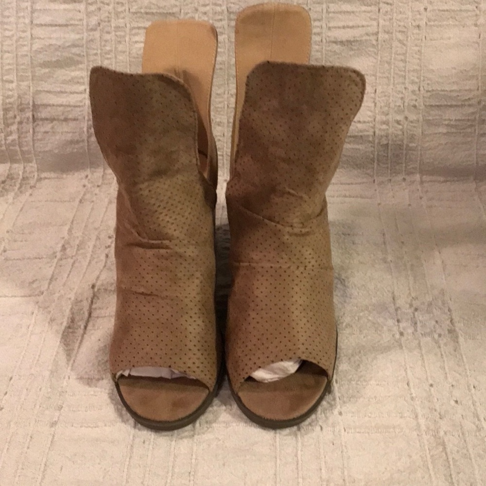 Women’s Nature Breeze Beige Dot-Accent Peep-Toe Faux Suede 3” Heel Bootie Size 9